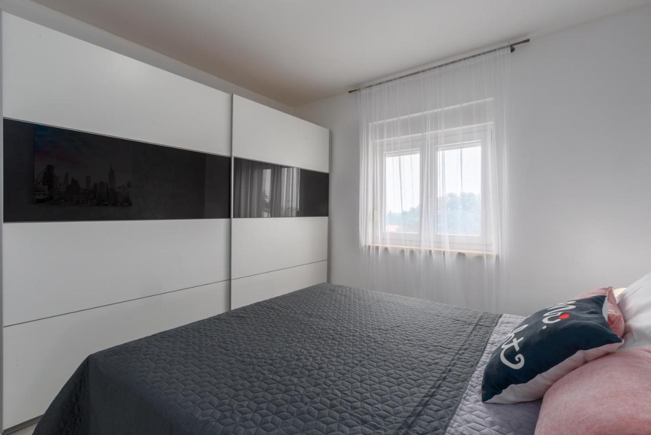 Apartment Lena Pula