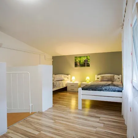 Apartmani Lena Pula Zewnętrze zdjęcie