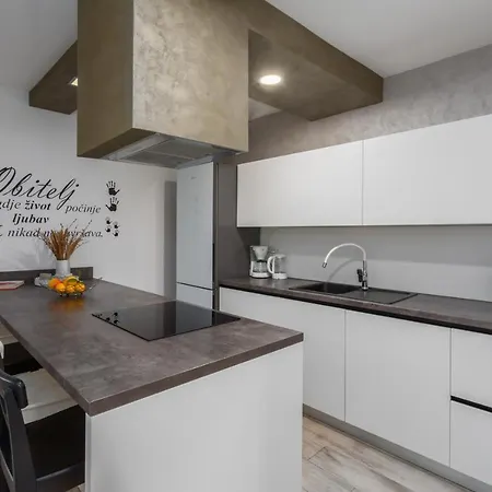 Apartmani Lena Pula Zewnętrze zdjęcie