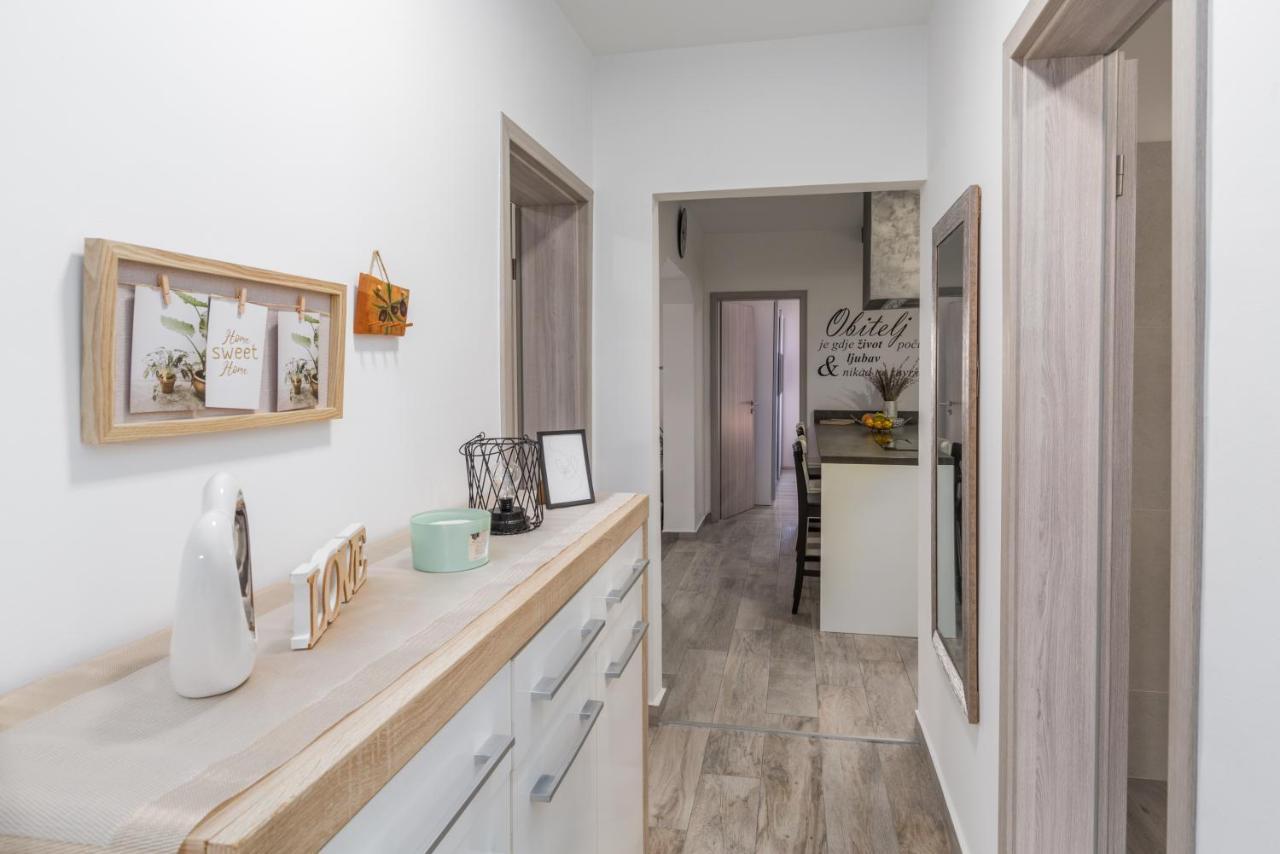 Apartament Lena *