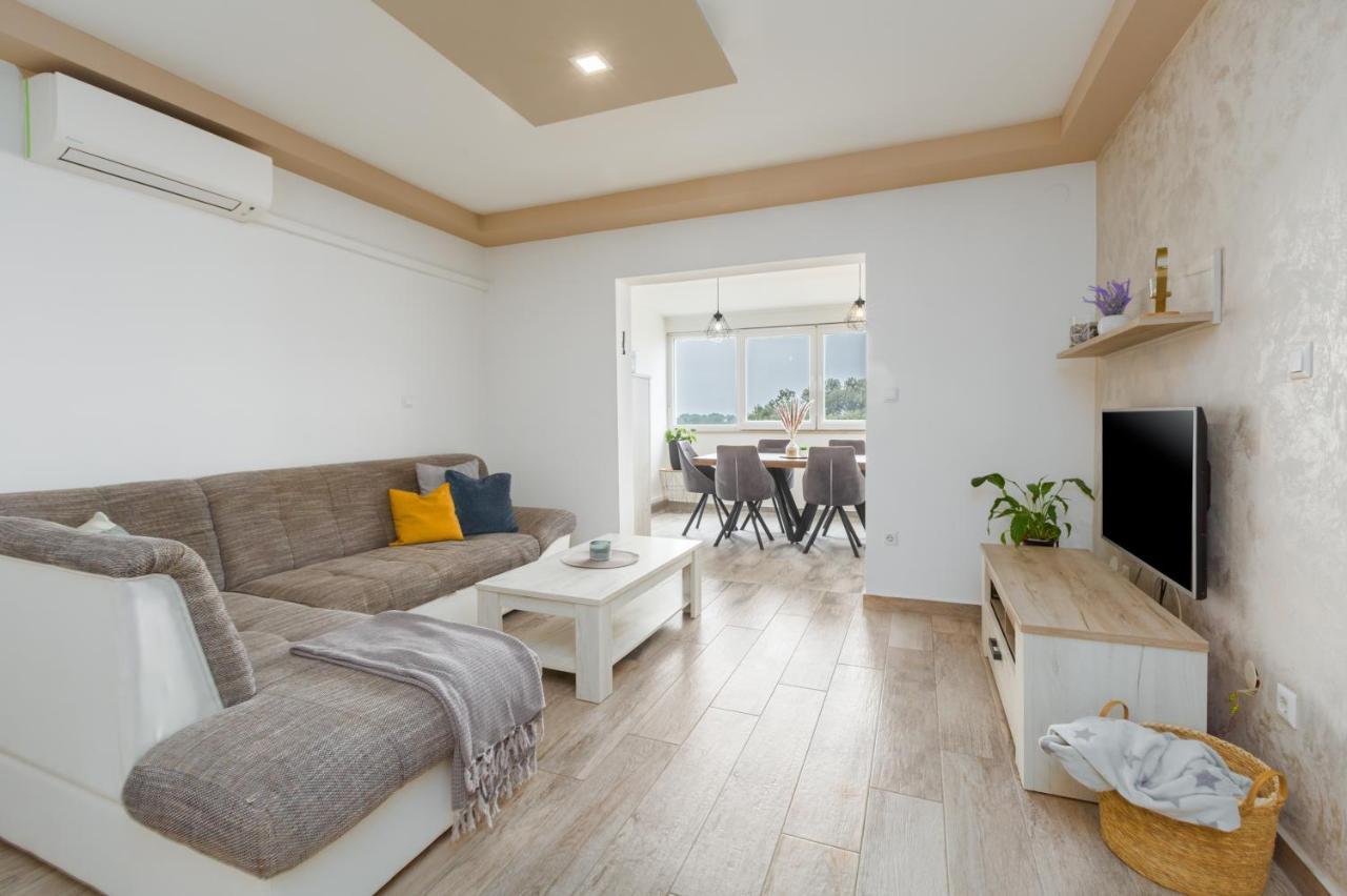 Apartament Lena *