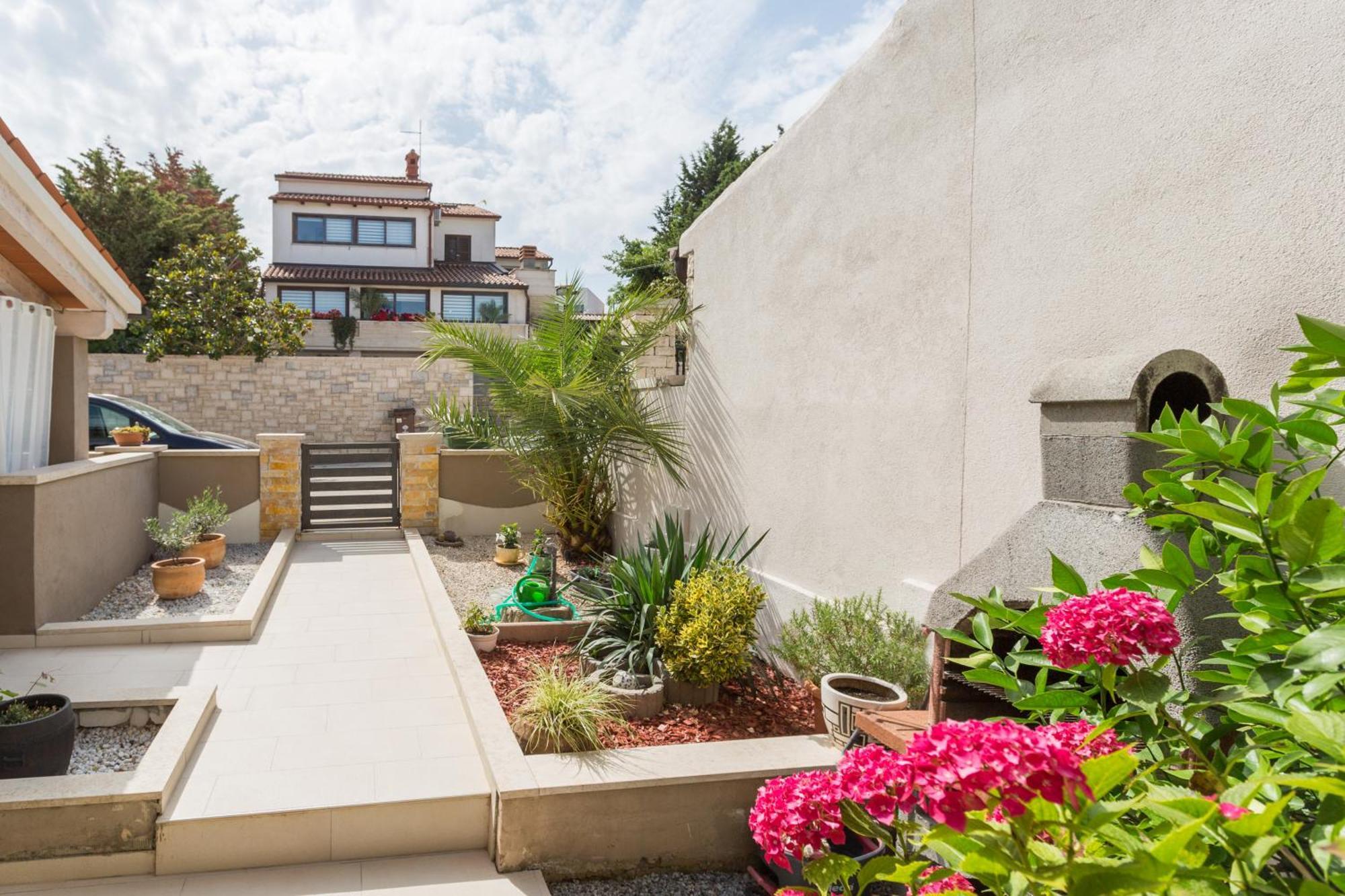 Lena Apartament *